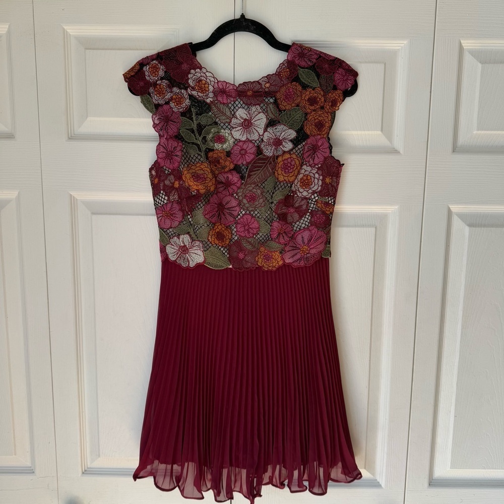 Karen Millen Floral Embroidered Lace Burgundy Pleated Mini Dress 4